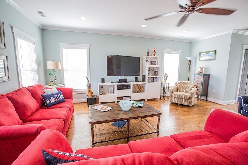 Life's A Beach 4 Bedroom Home by RedAwning