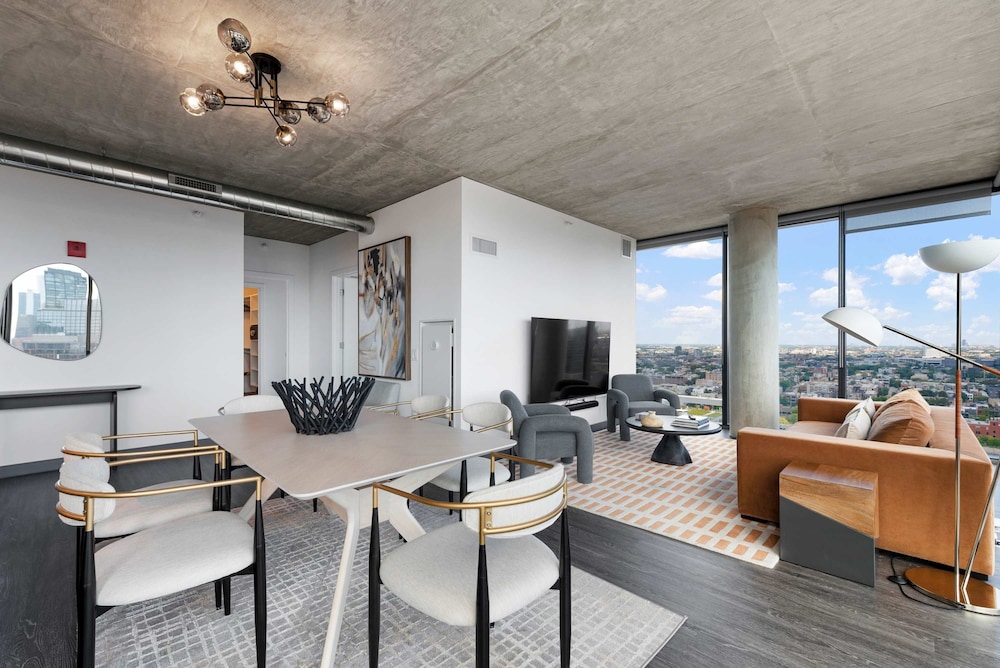 Cloud9 6 apt for 30ppl Fulton Market The Nouveau