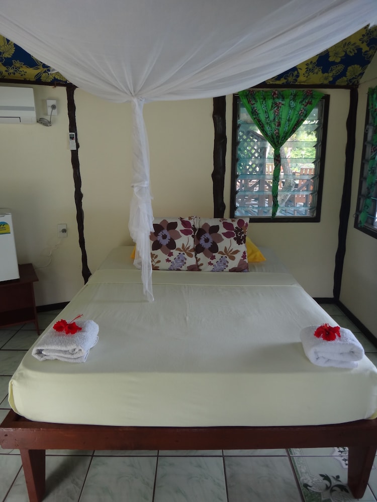 Va-i-moana Seaside Lodge