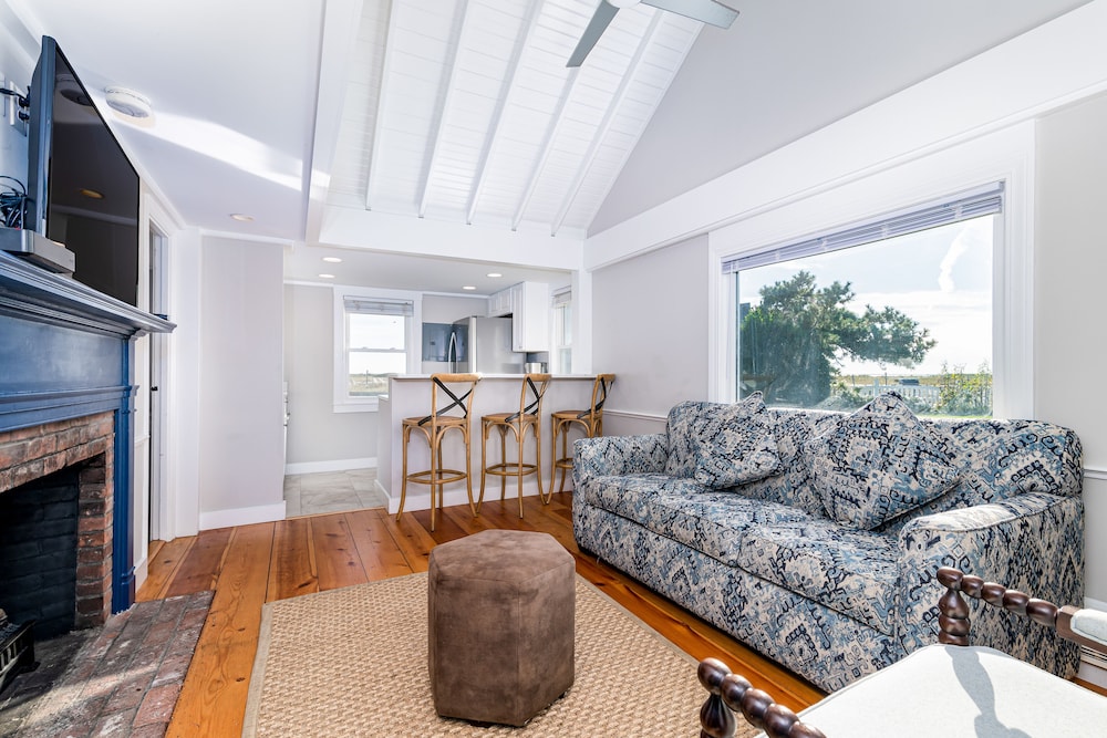 Sandbar Inn - Dog Friendly