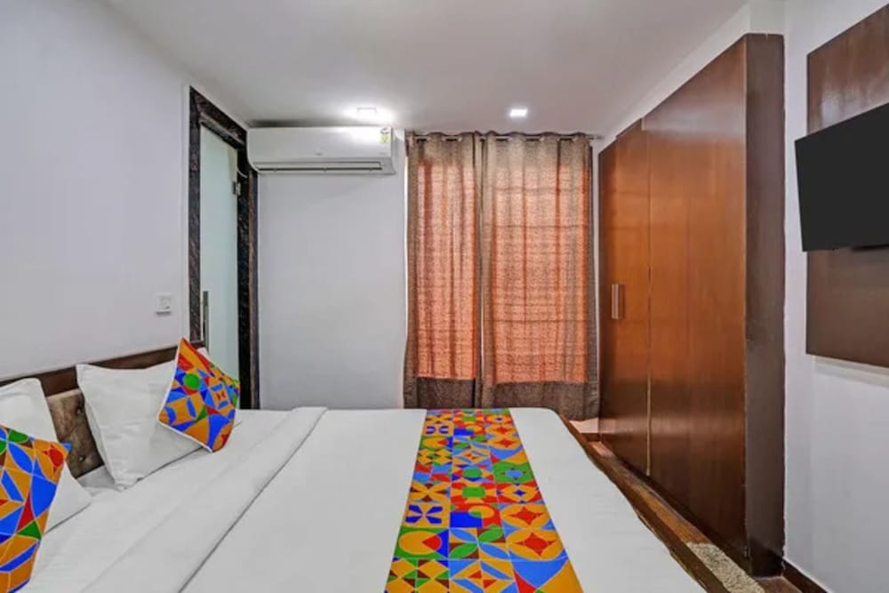 Fabhotel The Royal Inn I