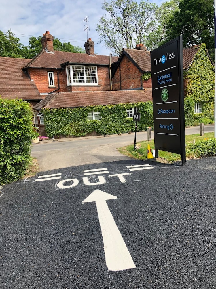 Trivelles Waterhall Country Hotel - Gatwick