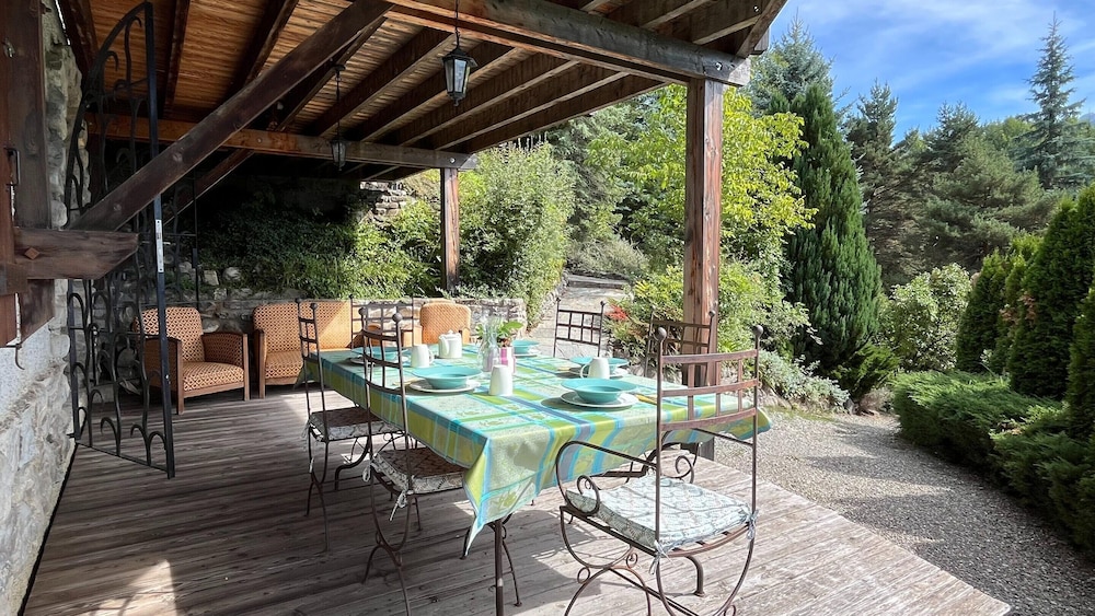 Holiday Home With Sauna, Saint-sauveur