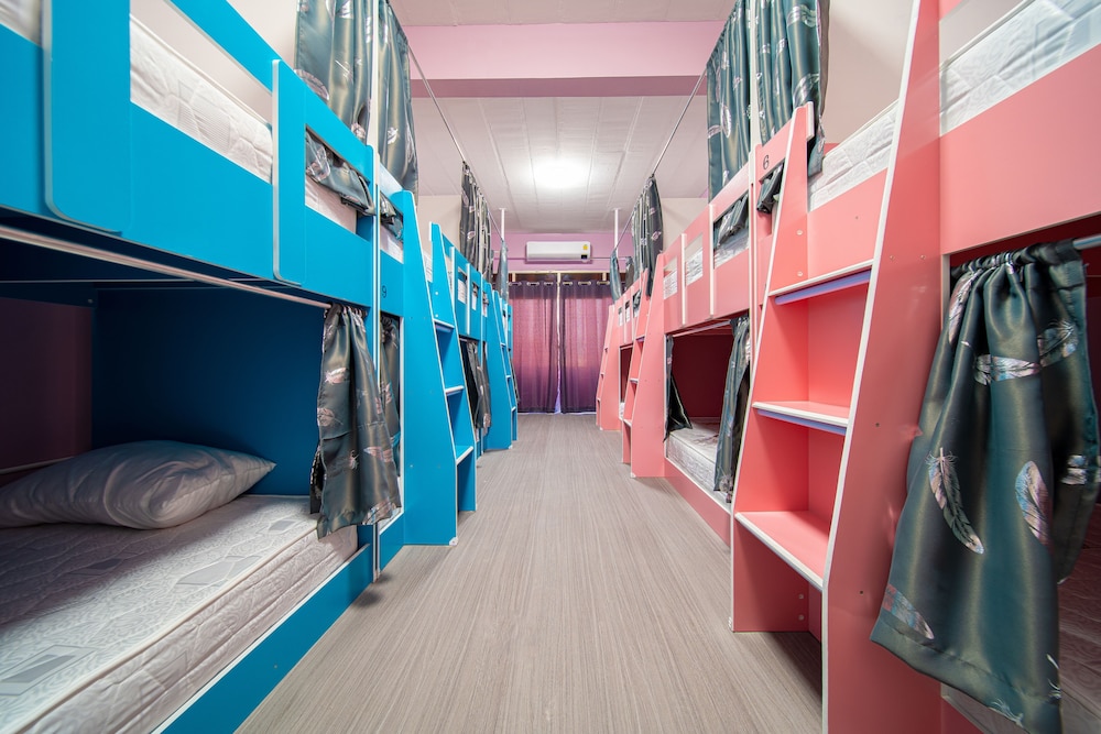 UrbanNest Hostel