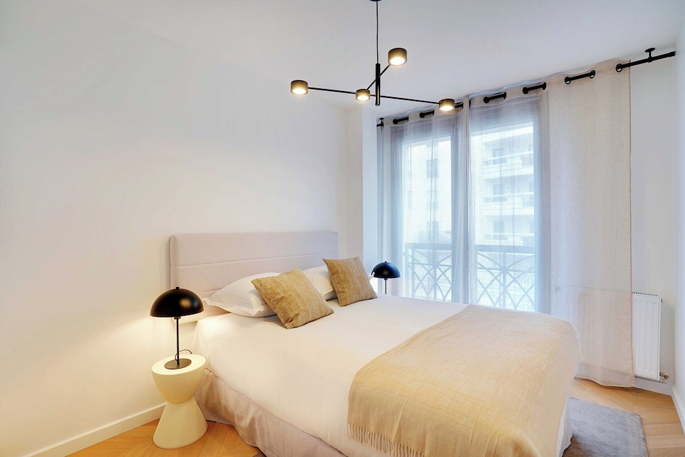 Sleek & Refined Apartment - Levallois-perret view 5