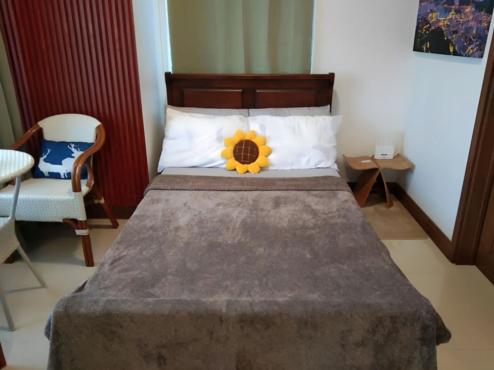Spacious Studio Unit With Balcony and Seaview