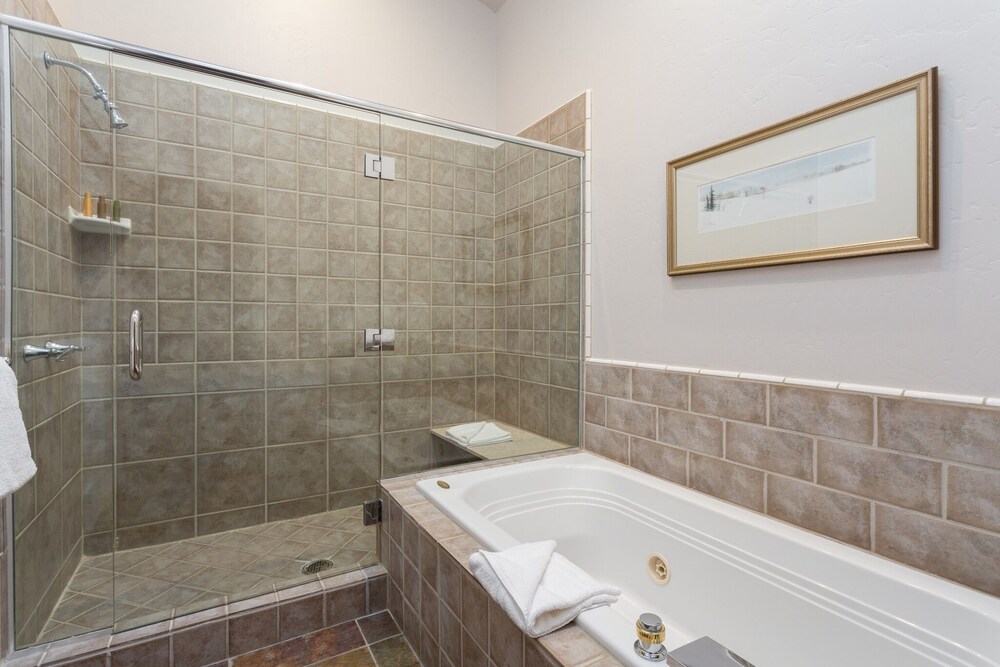 Trail's End Lodge at Deer Valley Resort - Three Bedroom Residence with Den and Spa #302 3 Condo