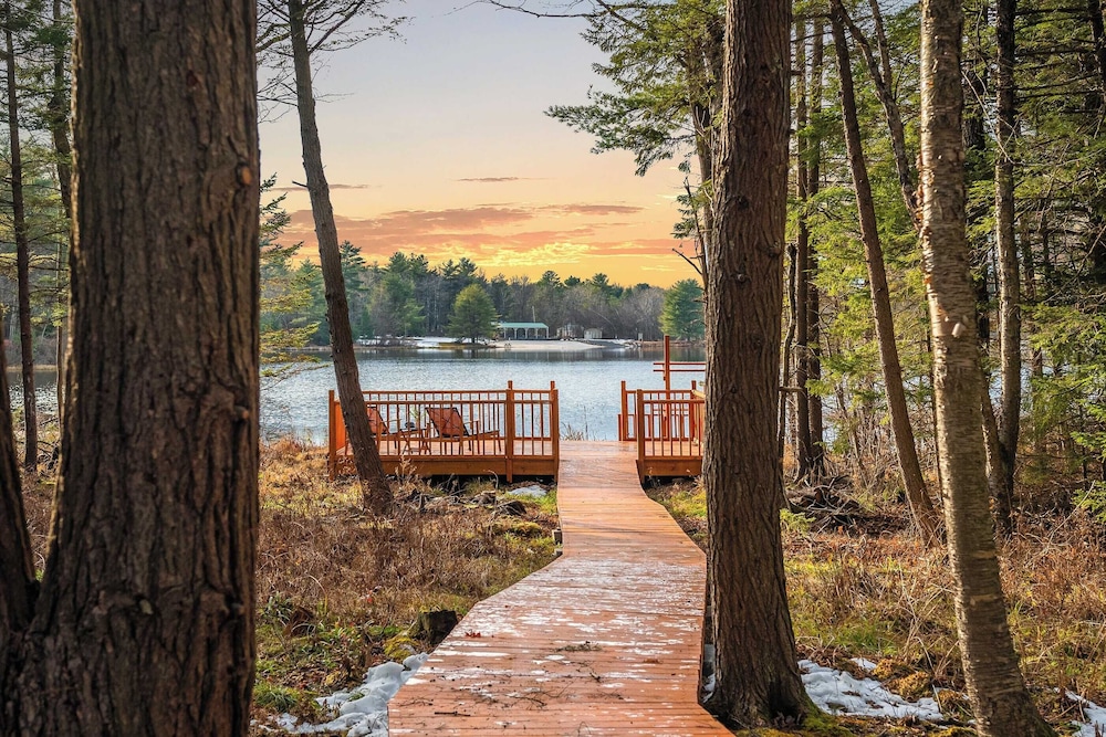Lakeview Sunset Heaven Waterfront Escape + Private Dock Firepit + Game Room New Construction