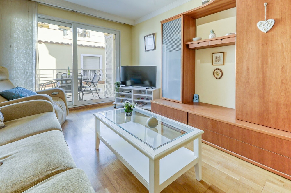 Apartment in Roses Near Playa de Roses Beach