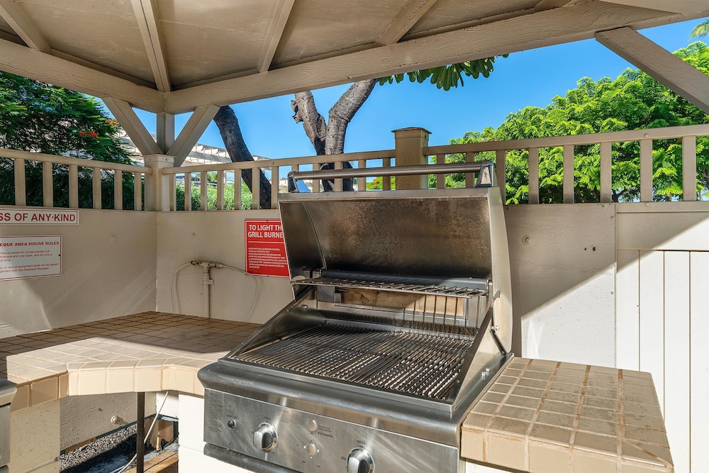 Kihei Akahi C-411 - Modern Top to Bottom Remodel, Split-ac, Across From Kam II
