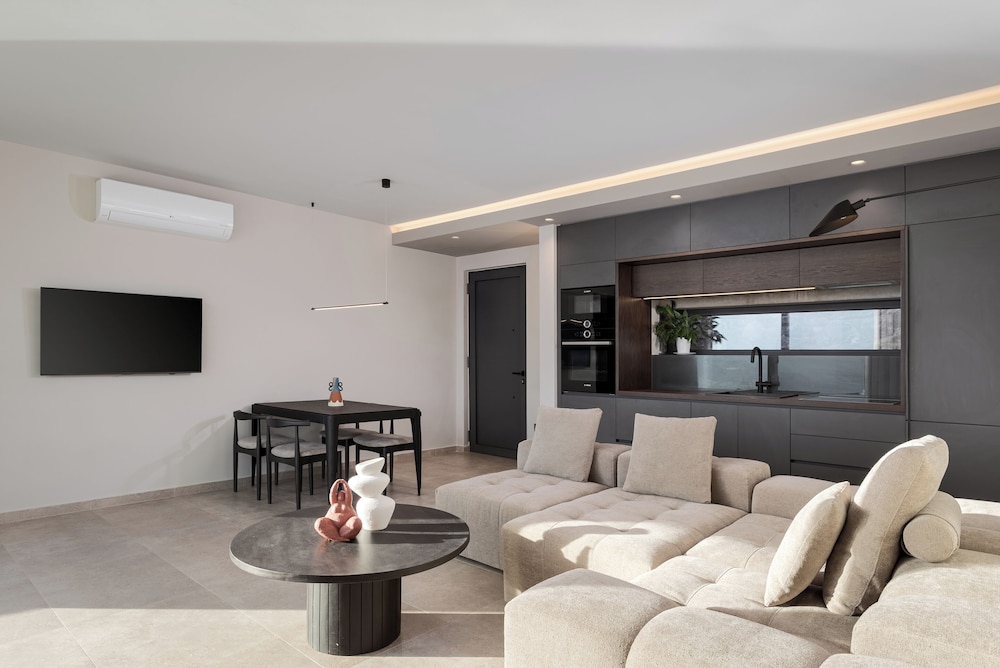 Neromai Cave Luxury Villas