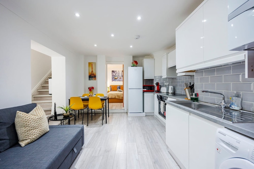 3 Bed 3 Bathroom Flat in Kensington A