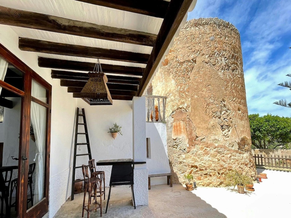 Holiday Home Near Stunning Beaches