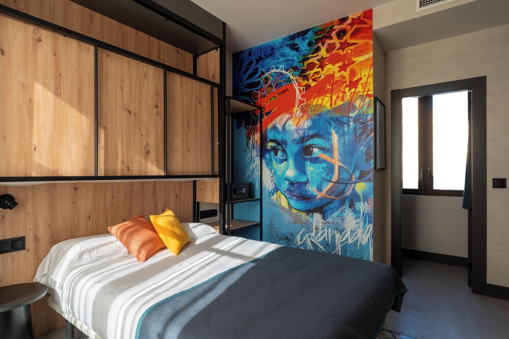 The Central House Granada Elvira Hostel