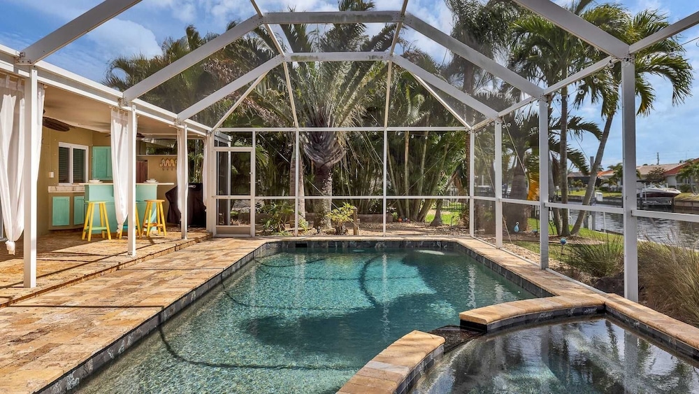 Punta Gorda Isles 3 Bedroom Private Pool+Spa Home on Canal 3 Home
