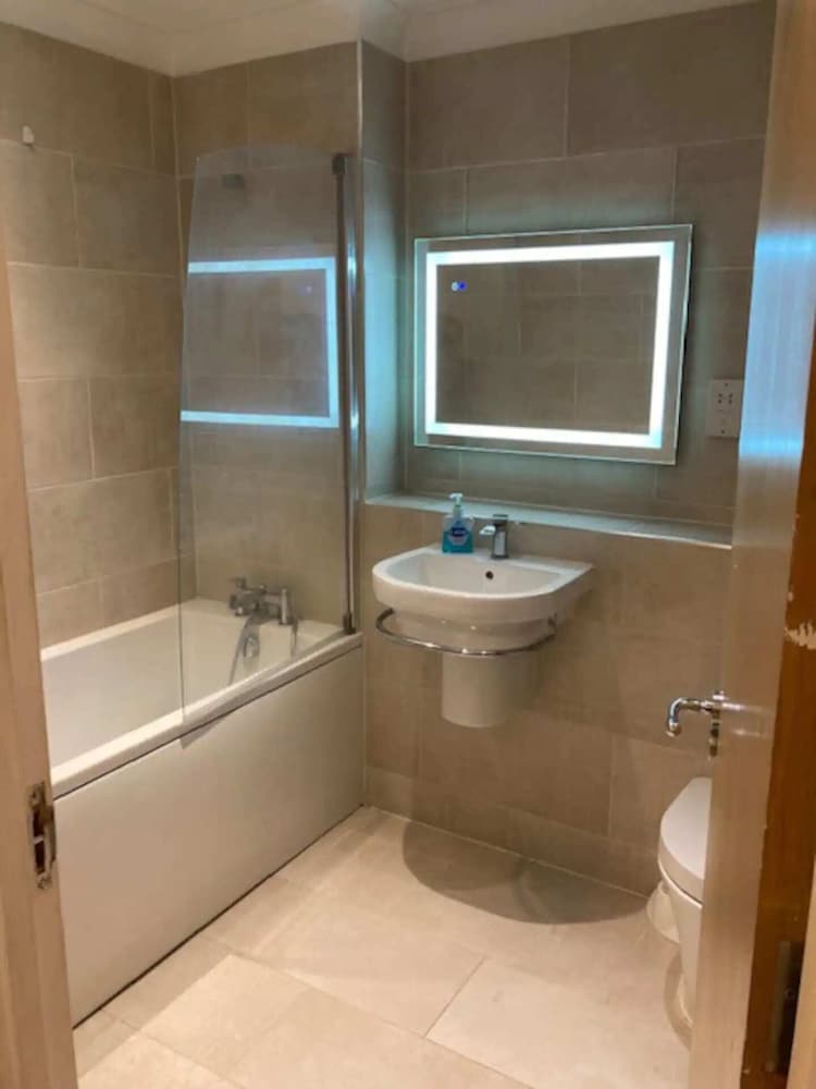 Spacious 1 Bedroom Flat Near Charterhouse Square