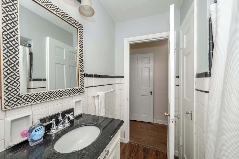 Kenwood Keys Suites for 12!