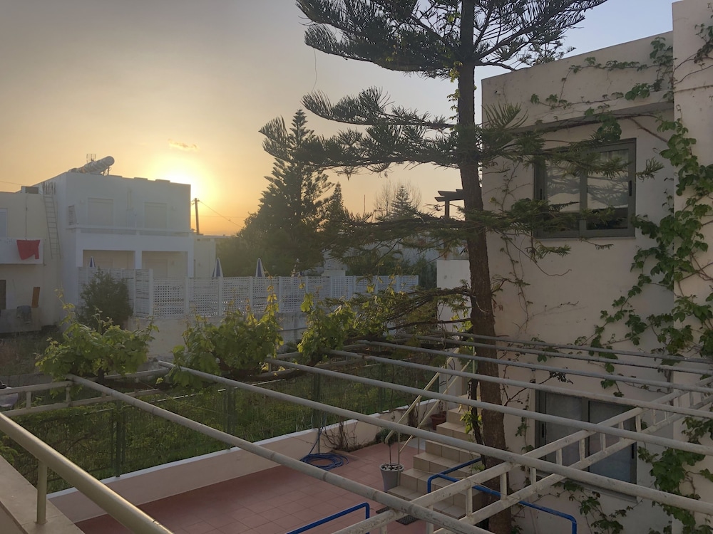 Oleander Apartments
