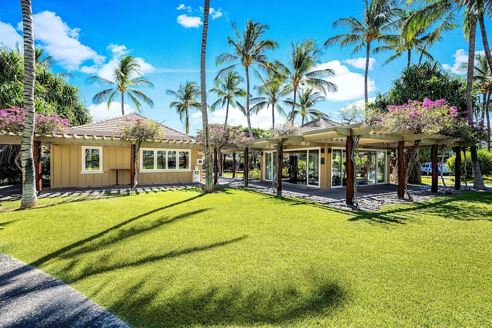 Concierge Included - Walk to Restaurants & Shopping - AC - Infinity Pool! -vrkcv