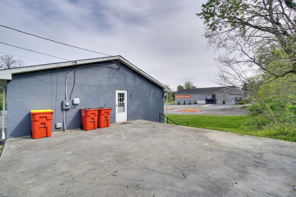 Walk to Stores: Home in Historic Shepherdstown!