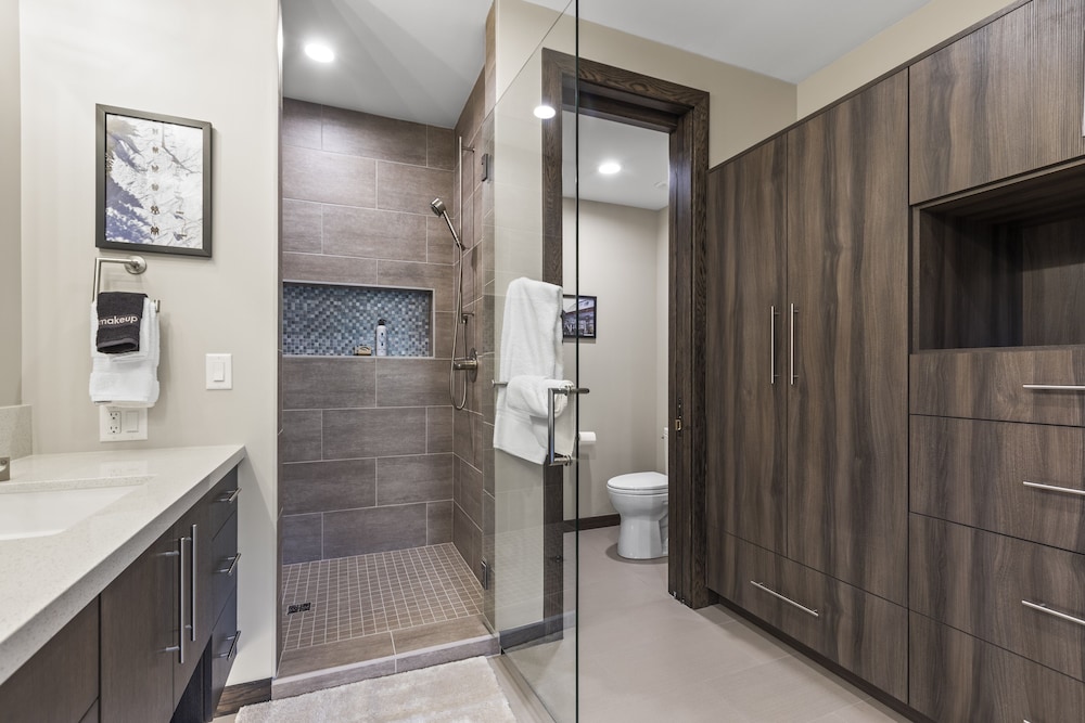 Nine Peaks 4 Bedroom Home