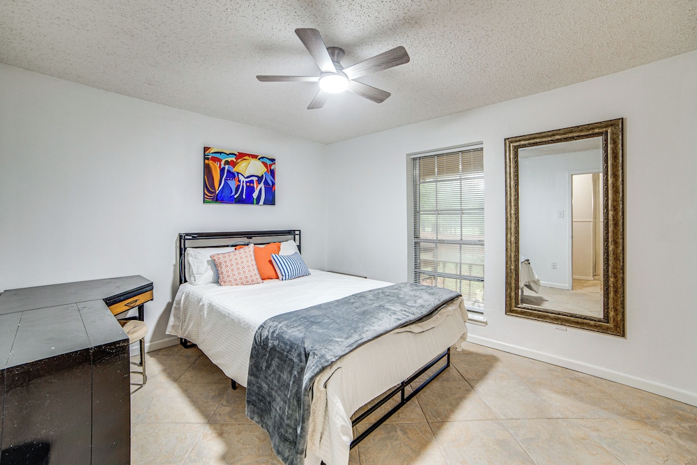 Family Getaway on 4 Acres in Mineola!