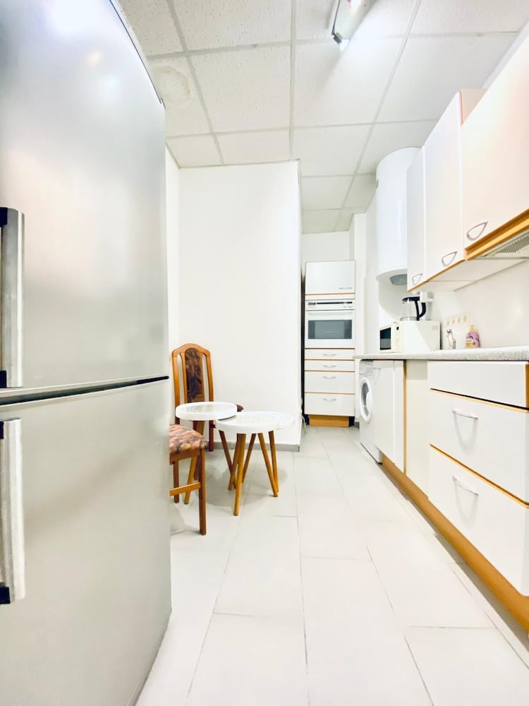 Cozy 3 Bedroom Apartment in Quiet Area