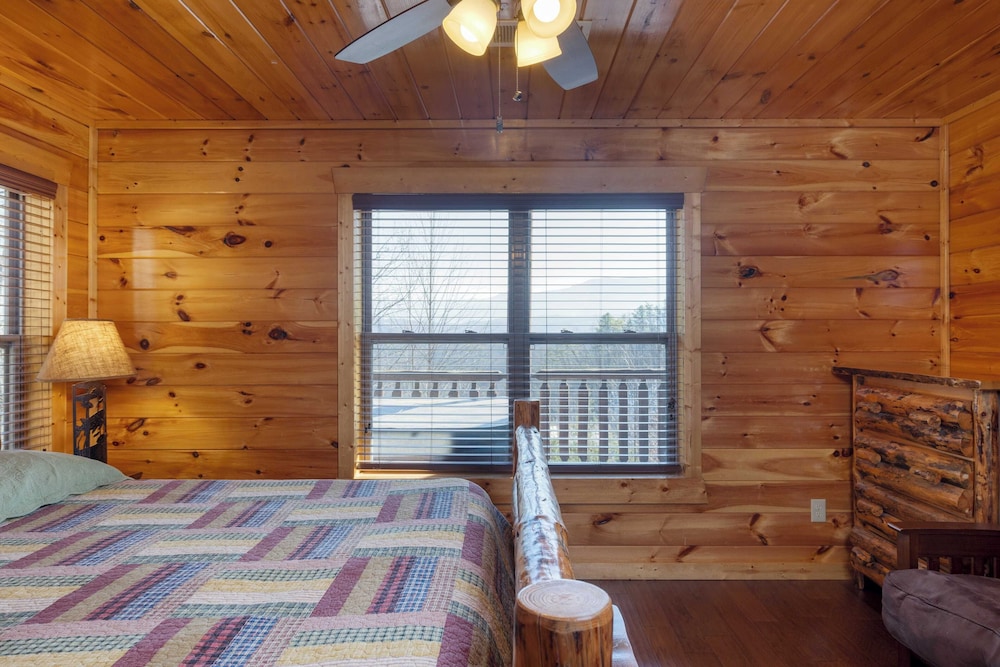 100 Guests Blackthorn: Sister Smokies Homes Luxury Mountain Retreat