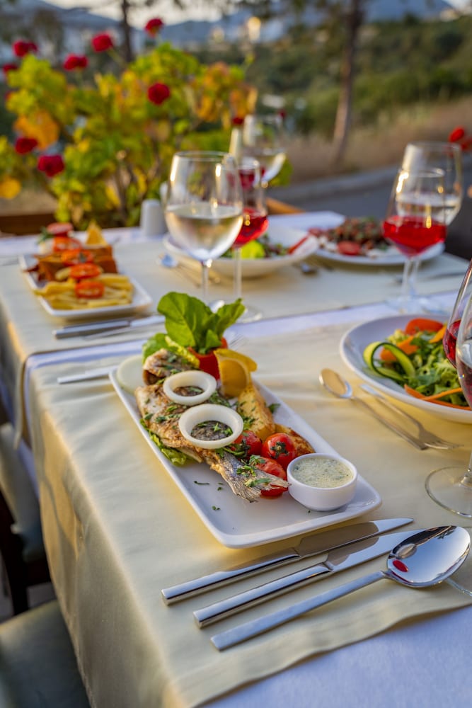 Queen Boutique Hotel - Image 33