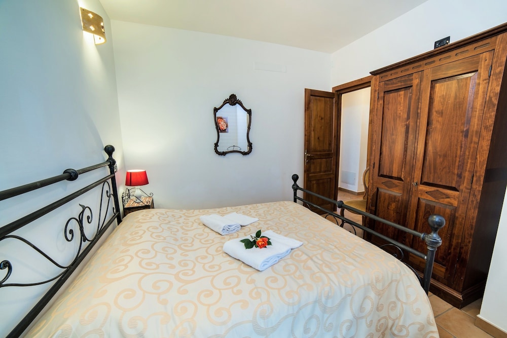 Villa on top of a Hill With an Enchanting View of Lake Bolsena view 3