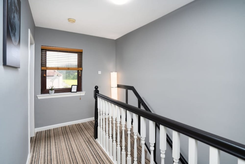 3 Bedroom House - Free Parking