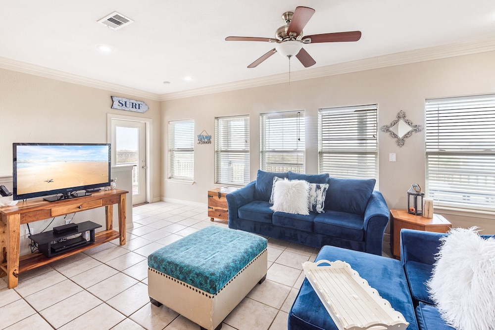 Beach Front Baby Ocean Views, Golf Cart & Pet Friendly!