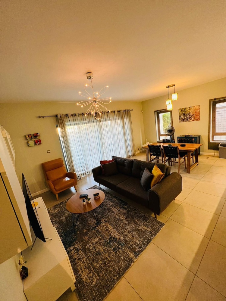 Beautiful Luxury 2-bed Apartment in Pereybere view 5