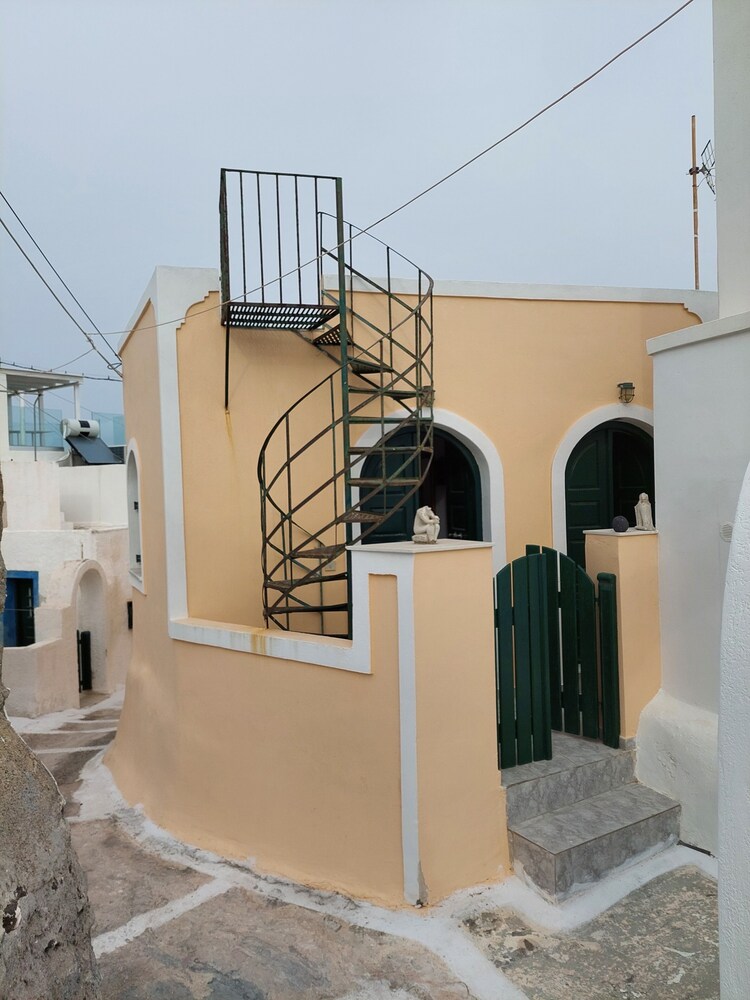 Akrotiri Cosy Studio with Patio and View view 5