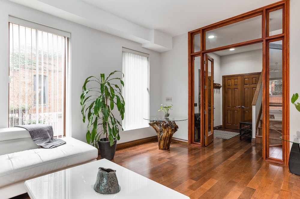 Stunning Victorian House in the Annex - Image 2