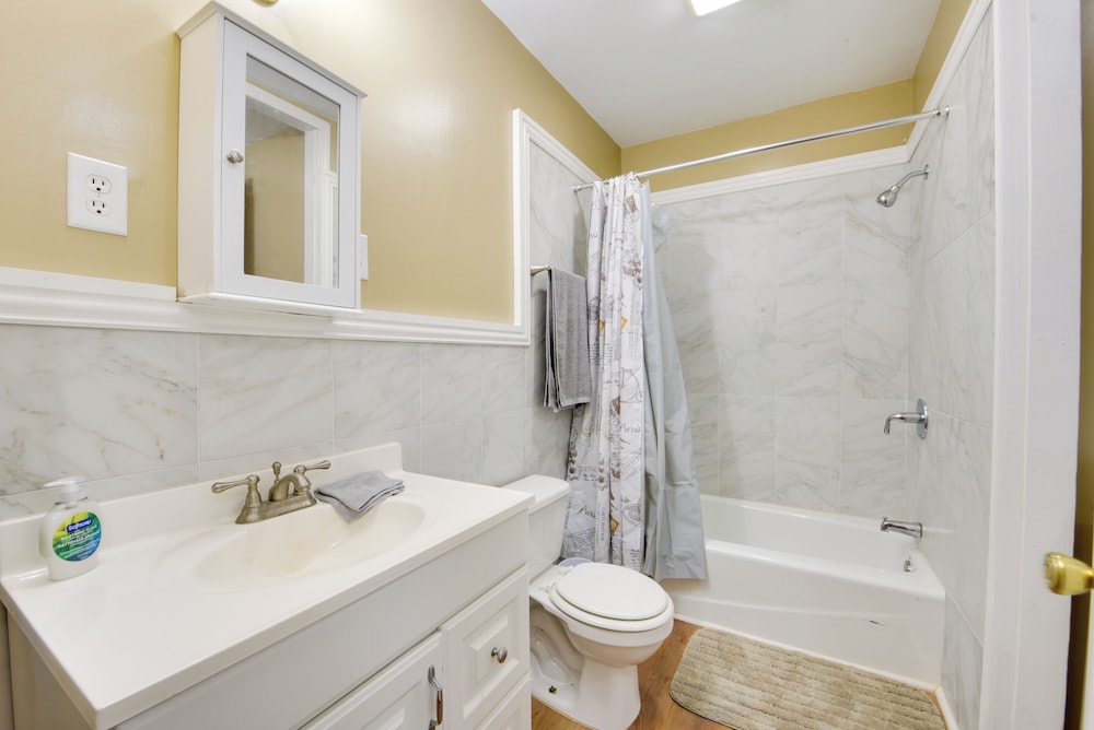 Walking Distance to Casino: Home in Westlake!