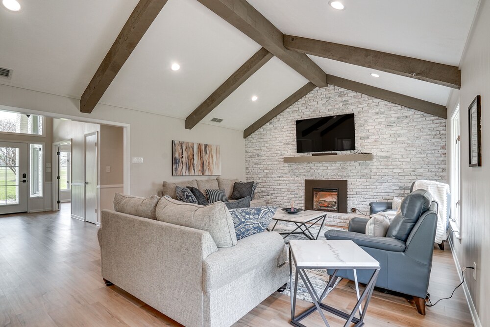 Marshall Vacations - Peaceful Longview Home w/ Pond, 6 Mi to Downtown! - Property Image 5