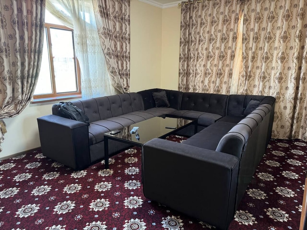 Fayzobod Guesthouse B&B
