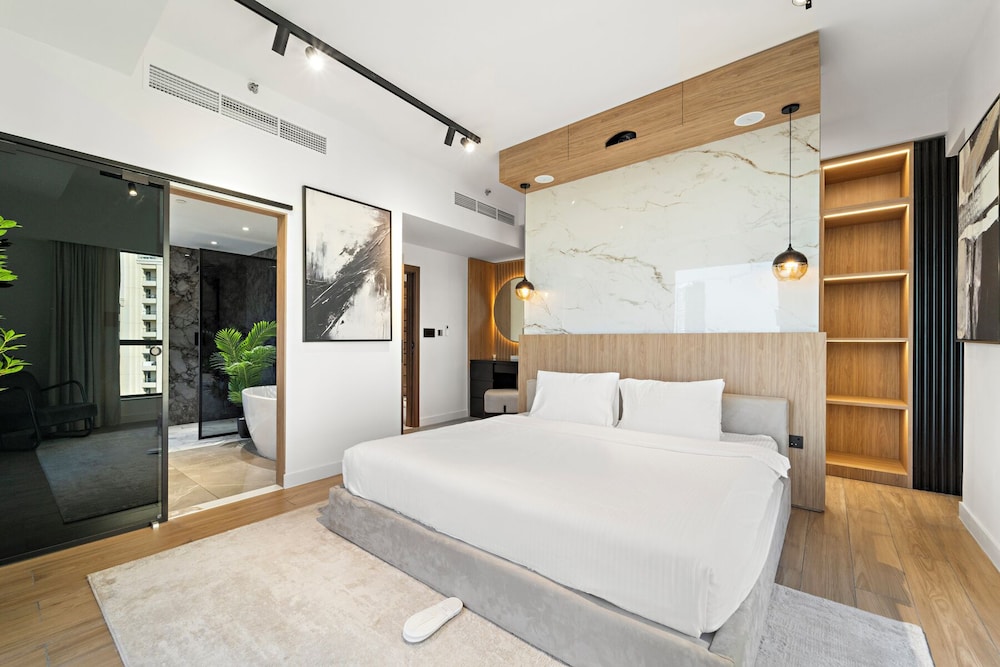Luxury 3BR M Beachfront Retreat