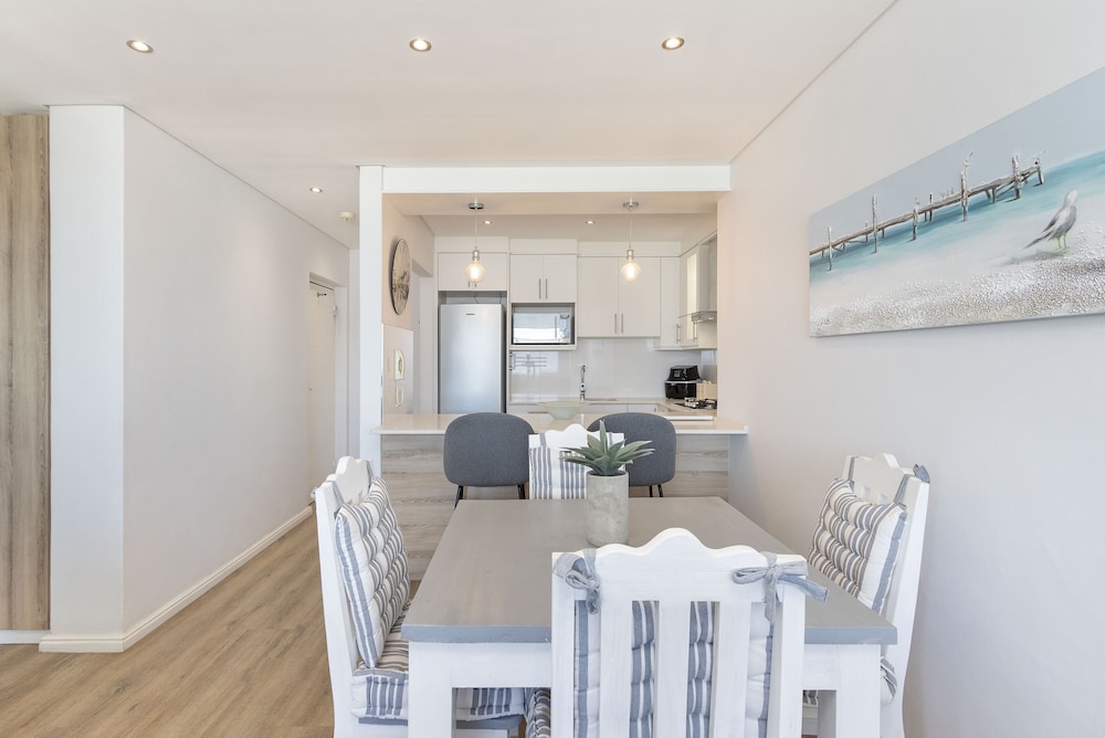 Portico 704