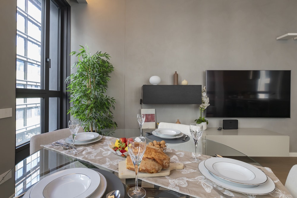Central Tower S Babila - Elegant 2bdr With Rooftop Terrace