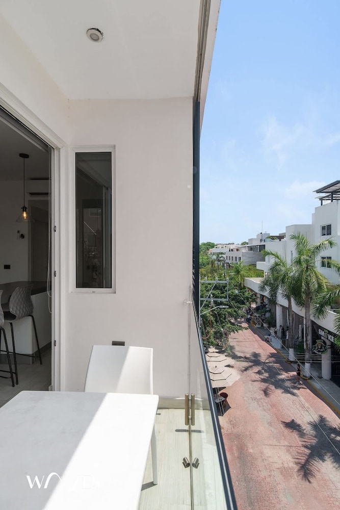1 Br w 5th Avenue View Steps From the Beach