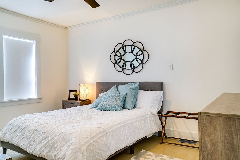 El Paso Vacation Rental: 4 Mi to Downtown!