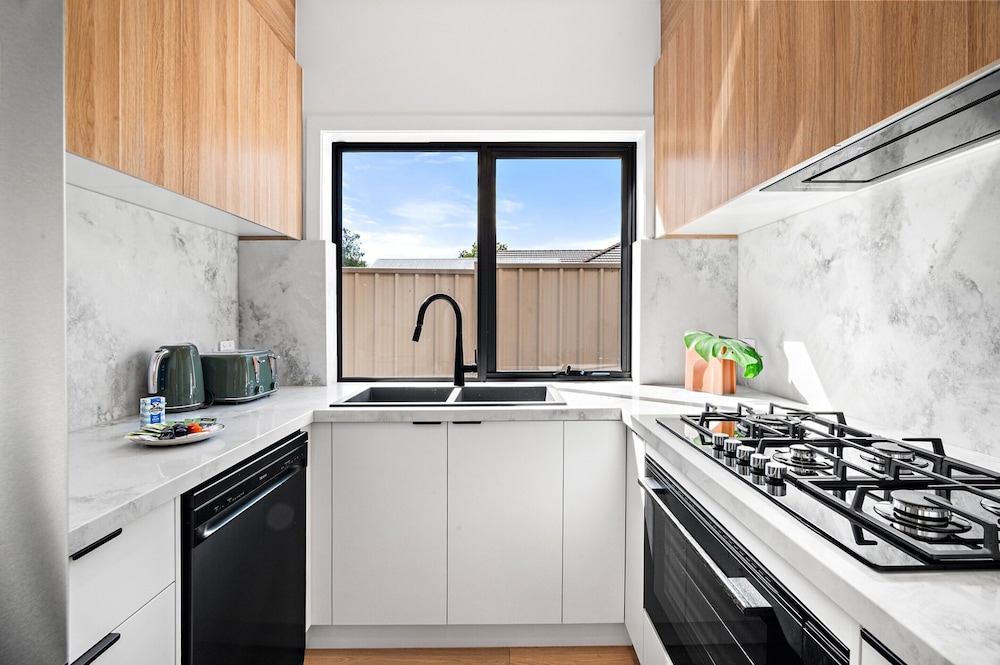 Brand-new 3-bed Townhouse in Pascoe Vale