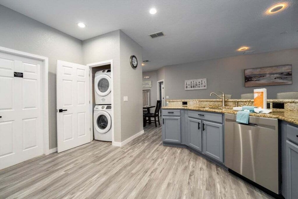 Modern 4br South Facing Pool Home Near Disney 4 Bedroom Villa