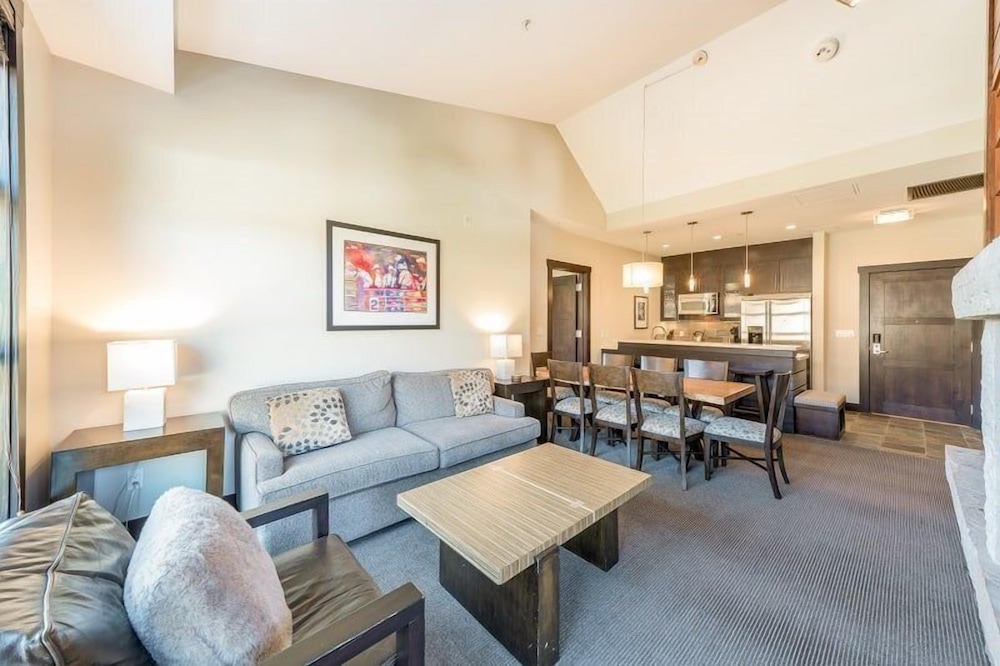 Luxury 3 Bedroom Slopeside Mountain Vacation Rental With Hot Tubs view 4