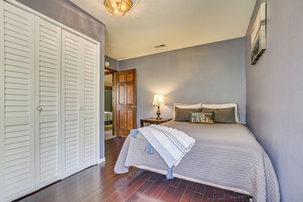 Partial Lake Arrowhead View: Cabin w/ Game Room!