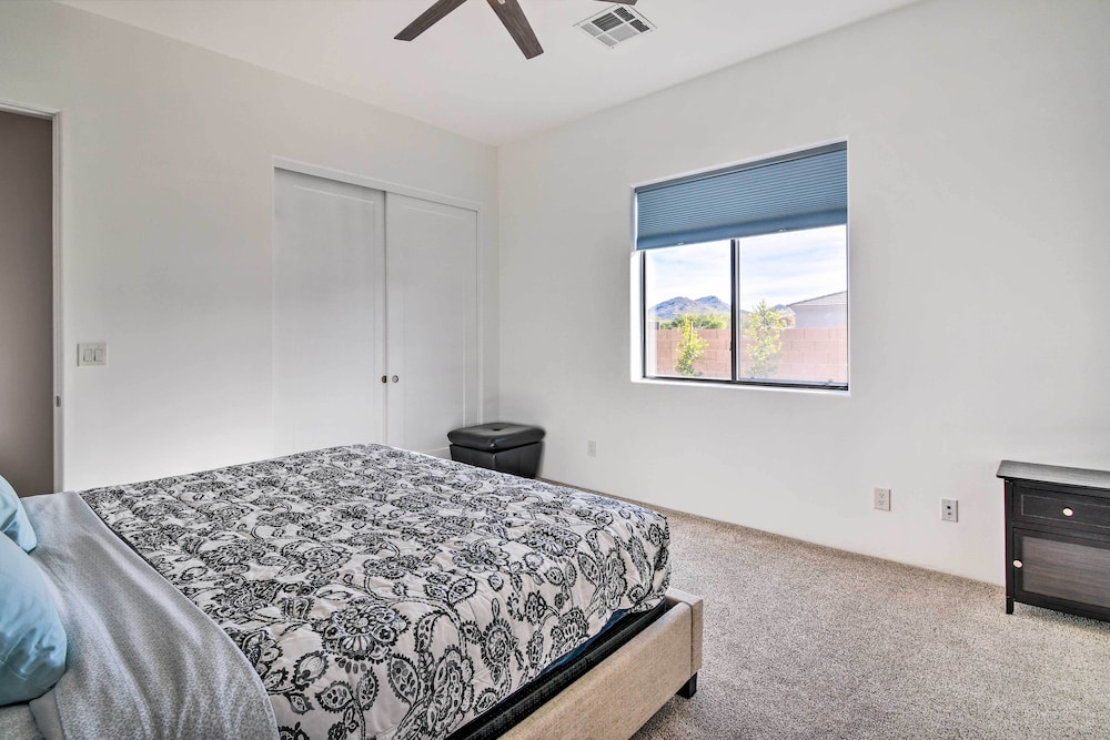 Desert Views, Fire Pit: Serene Phoenix Getaway view 5
