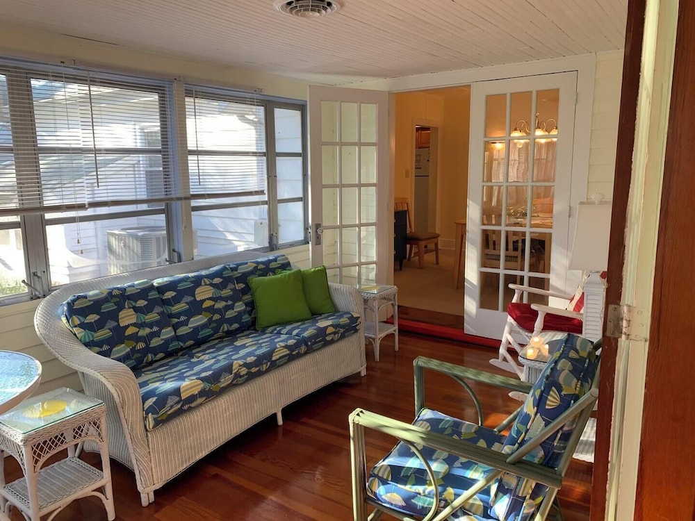 Laurel Street 212a