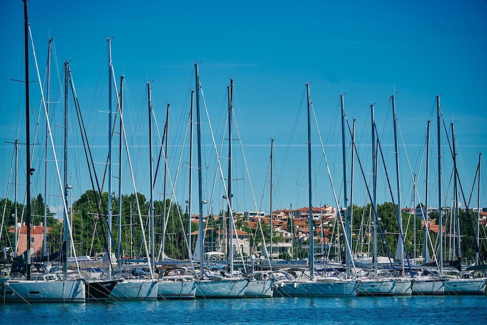 Al Porto Suites